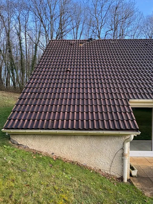 Toiture en tuiles mécaniques rénovée par LD Couvreur