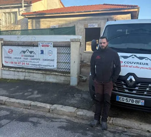 Dyllon Lafleur, artisan couvreur LD Couvreur intervenant à La Queue-en-Brie