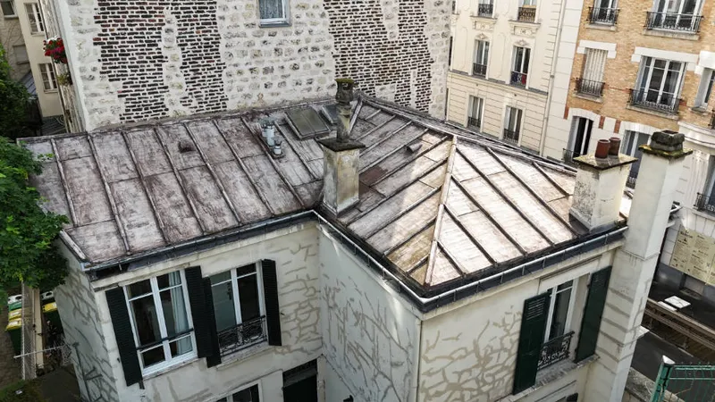 Toiture en zinc à joints debout d'un immeuble — savoir-faire LD Couvreur Val-de-Marne