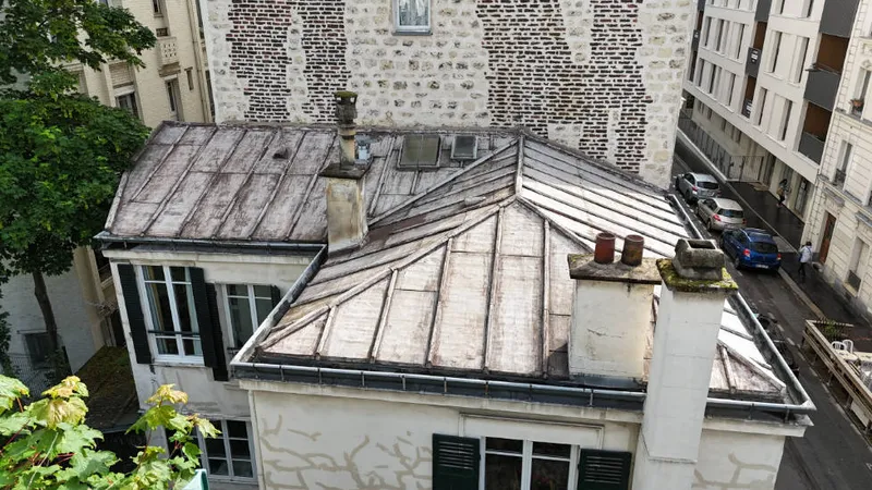 Toiture en zinc avec mansard et souche de cheminée — chantier LD Couvreur Val-de-Marne